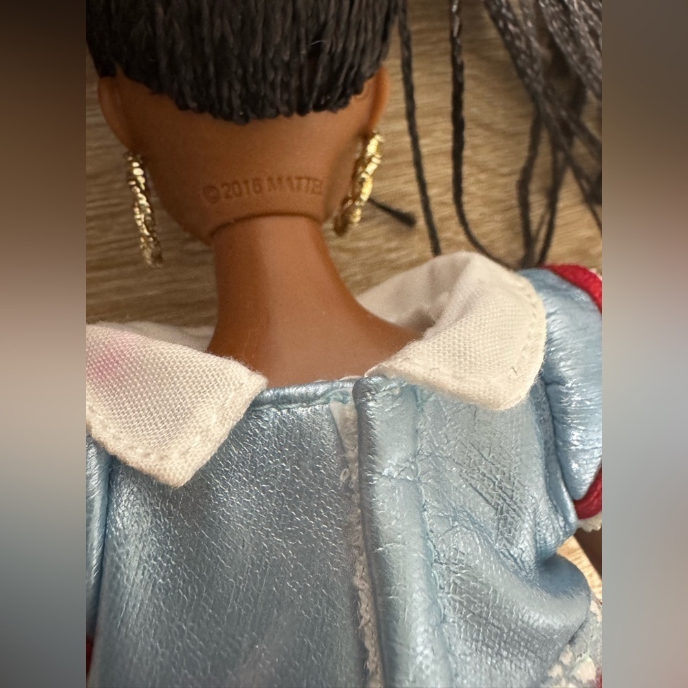 Lot of Two Barbie Dolls - Picture 6 of 10